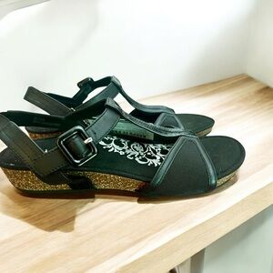 Black Aetrex Sandalista Sandals
